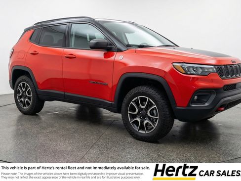 Used 2025 Jeep Compass Trailhawk image 1