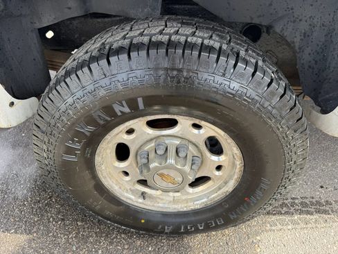 Used 2003 Chevrolet Suburban 2500 LT w/ LT Preferred Equipment Group AWD/4WD image 16