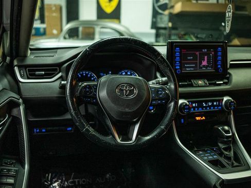 Used 2019 Toyota RAV4 XLE Premium w/ All Weather Liner Package image 17