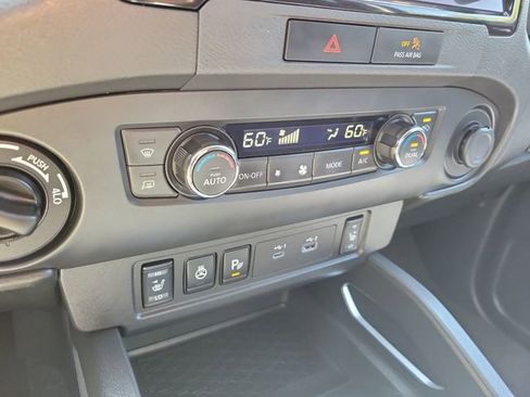 Used 2023 Nissan Frontier SV w/ SV Convenience Package image 29