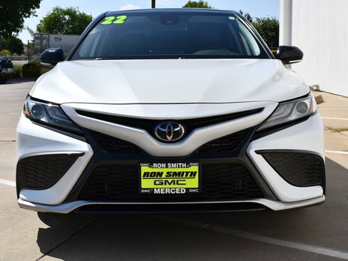 Used 2022 Toyota Camry XSE FWD image 3