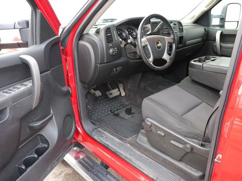 Used 2010 Chevrolet Silverado 2500 LT w/ Interior Plus Package image 13