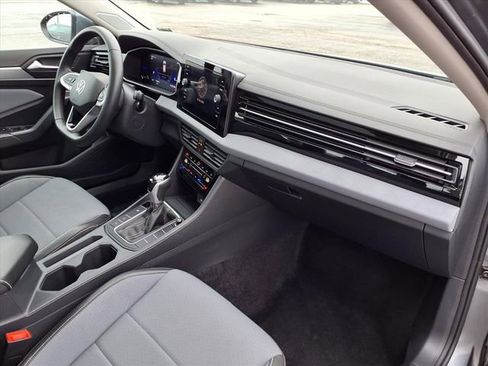 Used 2025 Volkswagen Jetta SE image 85