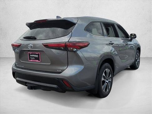 Certified 2026 Toyota Highlander XLE AWD/4WD image 5