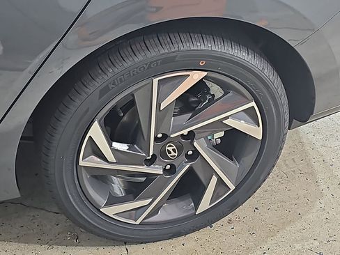 New 2026 Hyundai Elantra Limited image 34