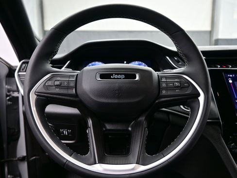 Used 2024 Jeep Grand Cherokee Altitude image 23