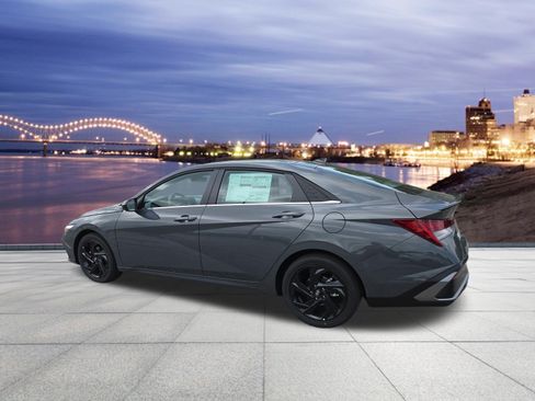 New 2026 Hyundai Elantra SEL Sport FWD image 3