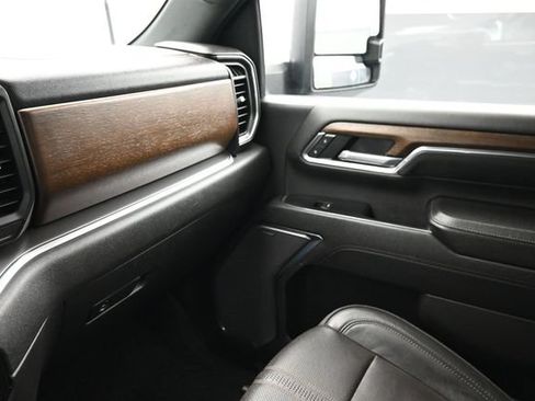 Used 2024 Chevrolet Silverado 2500 High Country w/ High Country Premium Package AWD/4WD image 8