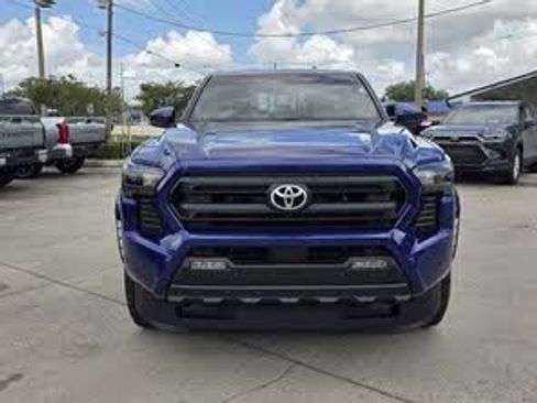 Used 2025 Toyota Tacoma SR5 image 15