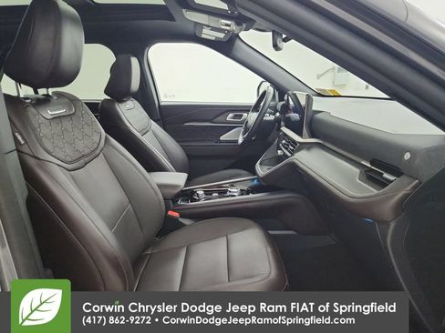 Used 2025 Ford Explorer Platinum w/ LUX Leather Package AWD/4WD image 33