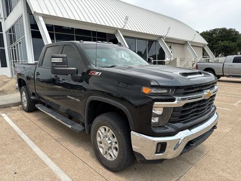 Used 2024 Chevrolet Silverado 2500 LT w/ Convenience Package AWD/4WD image 3