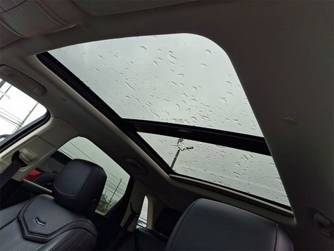 Certified 2019 Cadillac XT5 Premium Luxury image 16