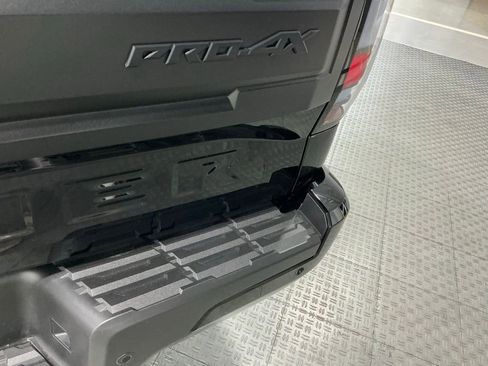 Used 2025 Nissan Frontier PRO-4X image 4