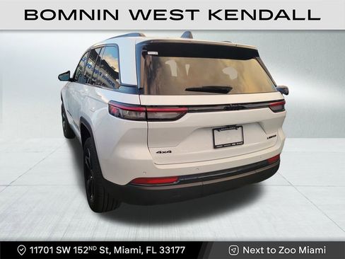 Used 2025 Jeep Grand Cherokee Limited w/ Black Appearance Package image 3