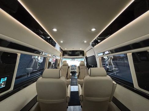 Used 2024 Mercedes-Benz Sprinter 3500 image 3