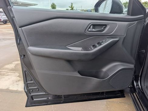 Used 2024 Nissan Rogue S FWD image 22