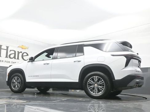 Used 2025 Chevrolet Traverse LT image 56