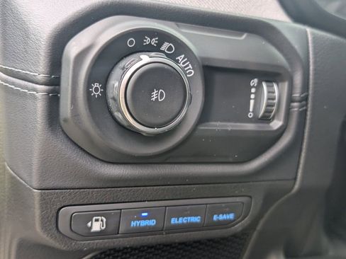 Used 2025 Jeep Wrangler Unlimited Sahara w/ Safety Group image 26