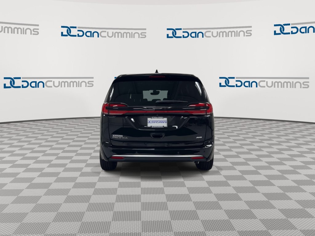 New 2027 Chrysler Pacifica Select w/ Family Tech Group AWD/4WD image 7