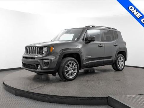 Used 2022 Jeep Renegade Latitude image 2