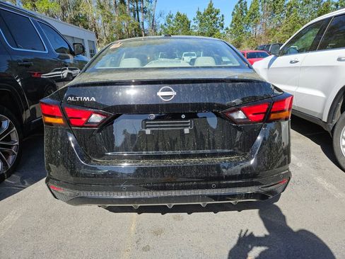 Used 2025 Nissan Altima 2.5 SV image 8