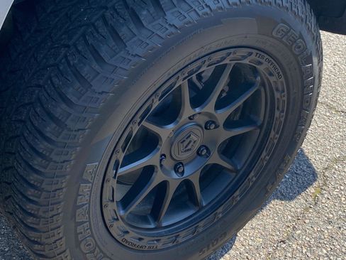 Used 2024 Chevrolet Colorado LT w/ LT Convenience Package image 22