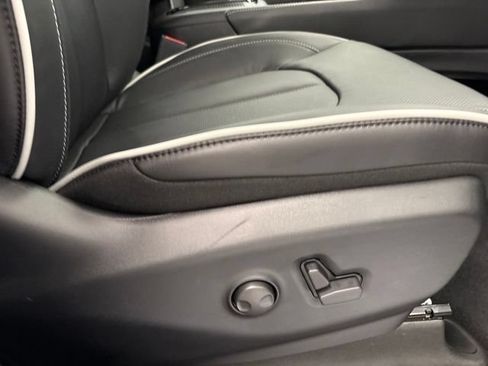 New 2027 Chrysler Pacifica Limited AWD/4WD image 24