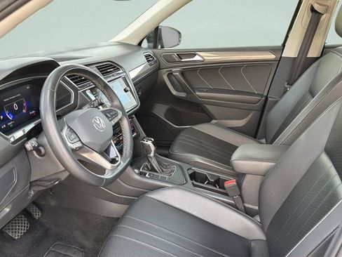 Used 2024 Volkswagen Tiguan SE FWD image 33