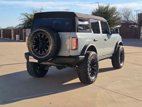 Used 2023 Ford Bronco Badlands image 7