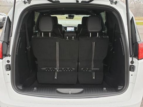 New 2026 Chrysler Voyager LX image 8