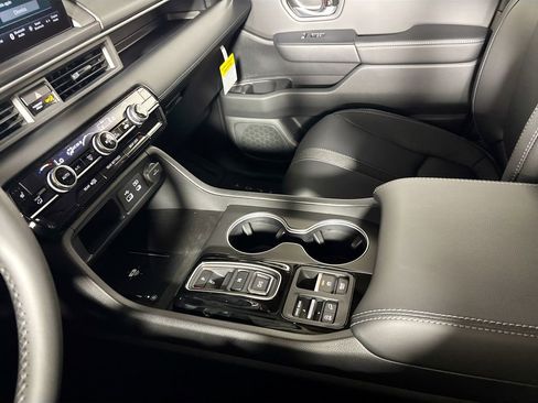 New 2025 Honda Pilot Touring image 15