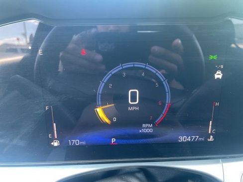 Used 2025 Chevrolet Trax LT w/ LT Convenience Package image 12