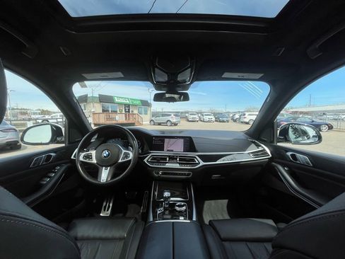 Used 2020 BMW X7 M50i image 11