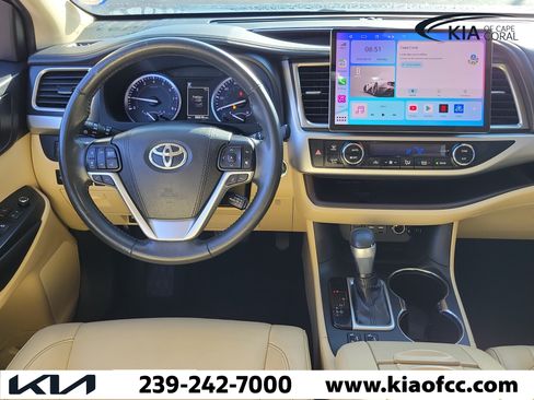 Used 2019 Toyota Highlander XLE FWD image 20