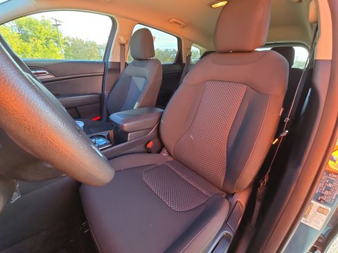 Used 2024 Kia Sportage LX image 11