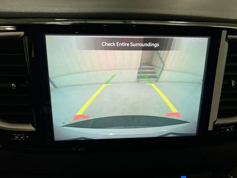 Used 2025 Chrysler Pacifica Select FWD image 15