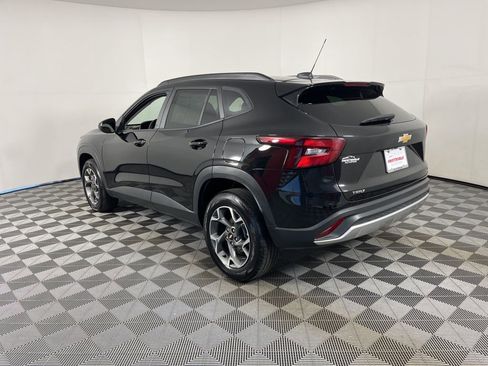 Certified 2025 Chevrolet Trax LT image 13