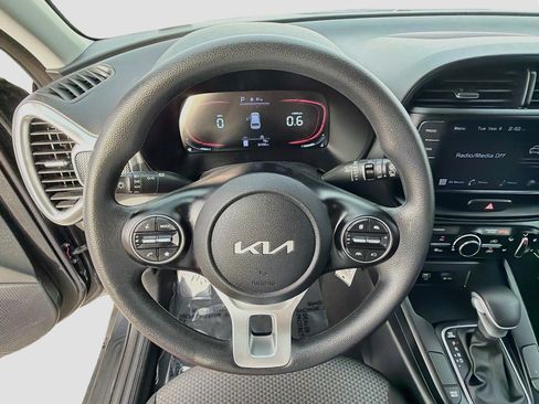Used 2023 Kia Soul LX w/ LX Technology Package FWD image 37