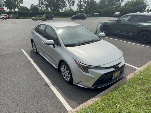 Used 2024 Toyota Corolla LE FWD image 1