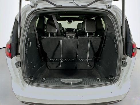 Used 2025 Chrysler Pacifica Limited FWD image 27