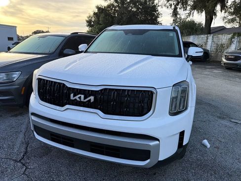 Used 2024 Kia Telluride EX w/ EX Captain's Chair Package FWD image 8