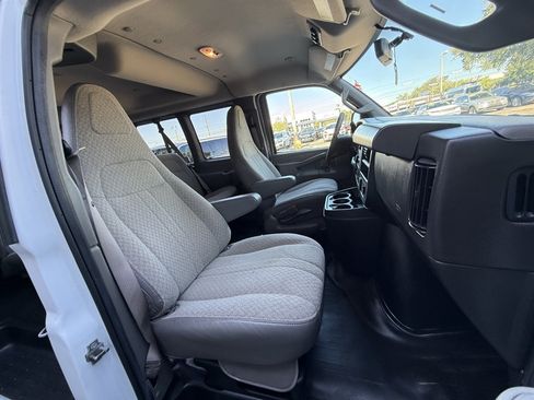Used 2023 Chevrolet Express 3500 LS RWD image 17