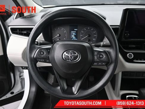 Used 2024 Toyota Corolla Cross L AWD/4WD image 20