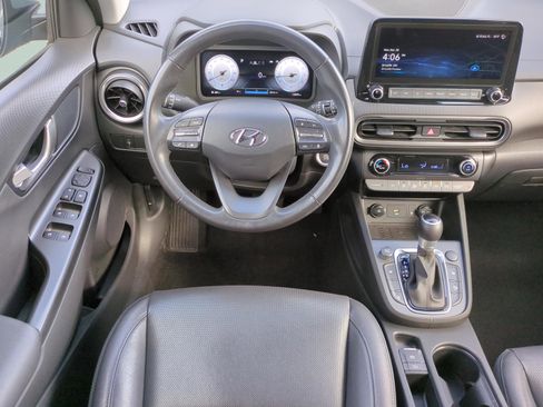Certified 2022 Hyundai Kona Limited FWD image 12