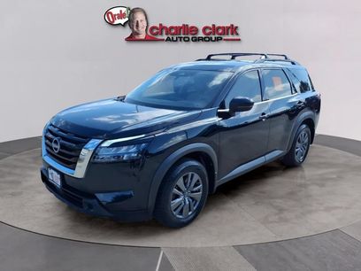 Used 2024 Nissan Pathfinder SV