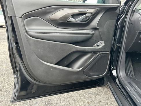 Used 2024 GMC Terrain SLT image 19