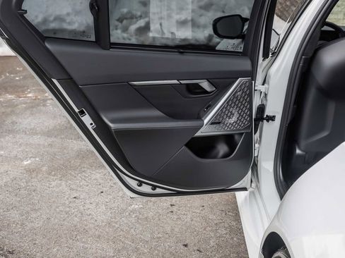 Used 2025 BMW M5 w/ Carbon Package image 19