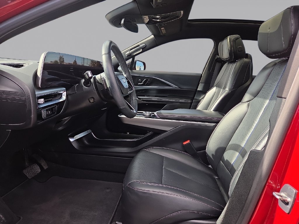 Used 2024 Cadillac Lyriq Sport RWD image 16