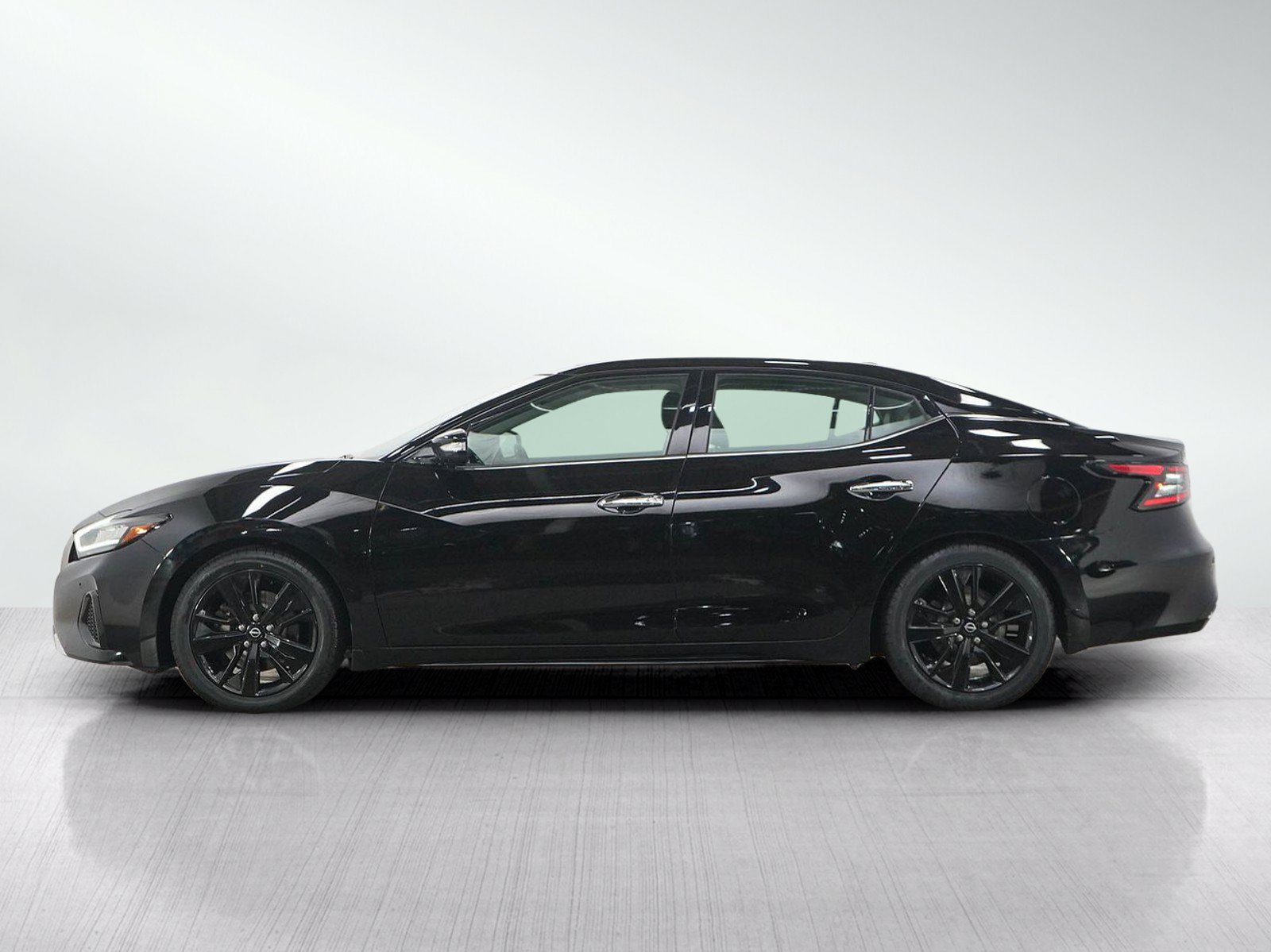 Used 2023 Nissan Maxima SL FWD image 2