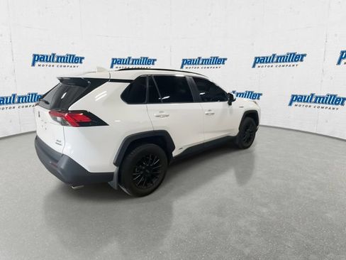 Used 2021 Toyota RAV4 XLE w/ Convenience Package AWD/4WD image 11